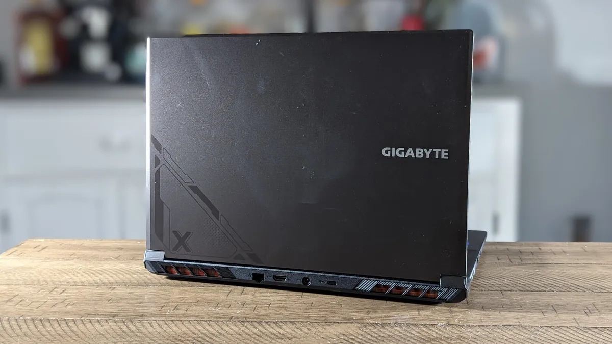 Gigabyte G6X 9KG 2024 02