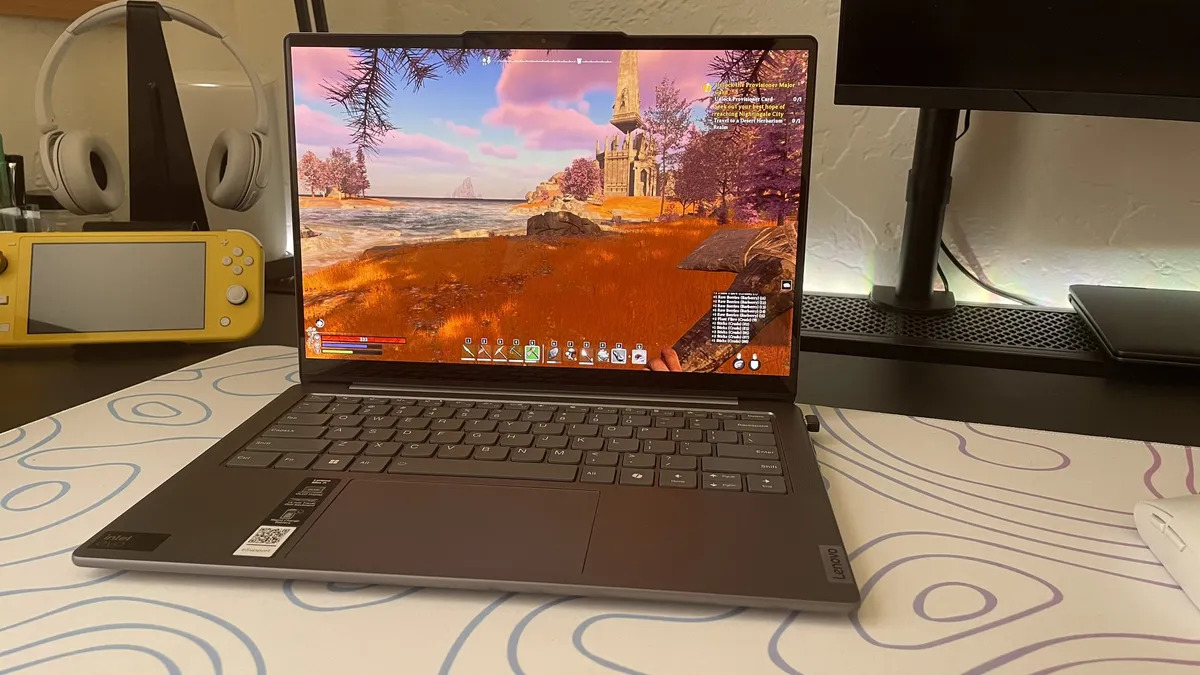 Lenovo Yoga 7i vs Lenovo Slim 7i: Bạn nên mua laptop Lenovo Gen 9 nào? 17 Lenovo Yoga 7i vs Lenovo Slim 7i 06