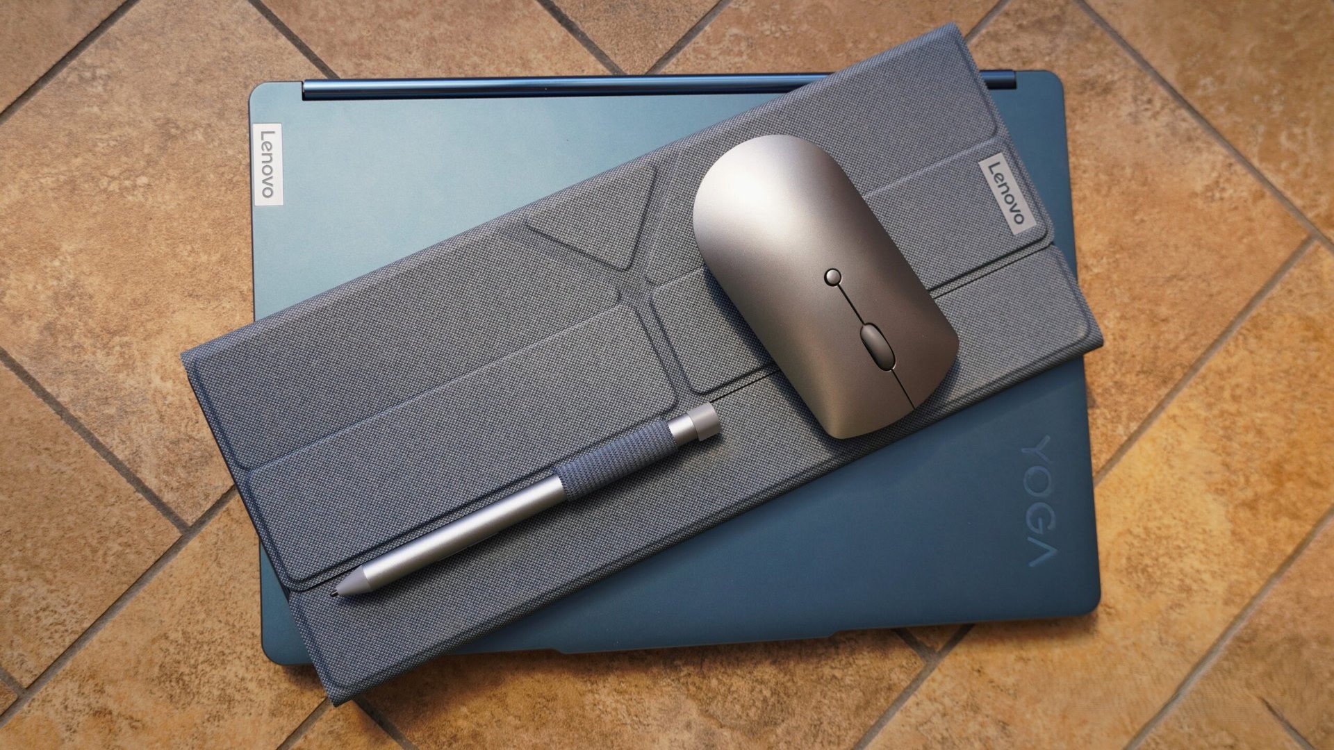 Lenovo Yoga Book 9i Gen 9 Ban phim va trackpad 4