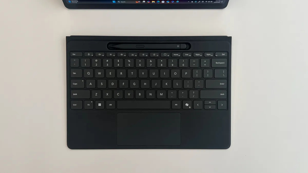 Trên tay: Microsoft Surface Pro: lần đầu tiên mang đến cho iPad Pro một thử thách nghiêm túc 8 Microsoft Surface Pro 07