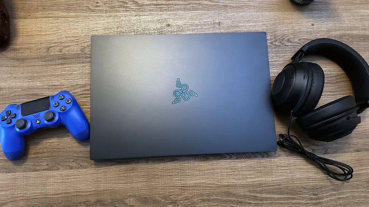 Razer Blade 16 (Đầu 2024) vs Alienware m16 R2 - Nên mua laptop chơi game cao cấp nào? 6 Razer Blade 16 Dau 2024 vs Alienware m16 R2 Nen mua laptop choi game cao cap nao 05