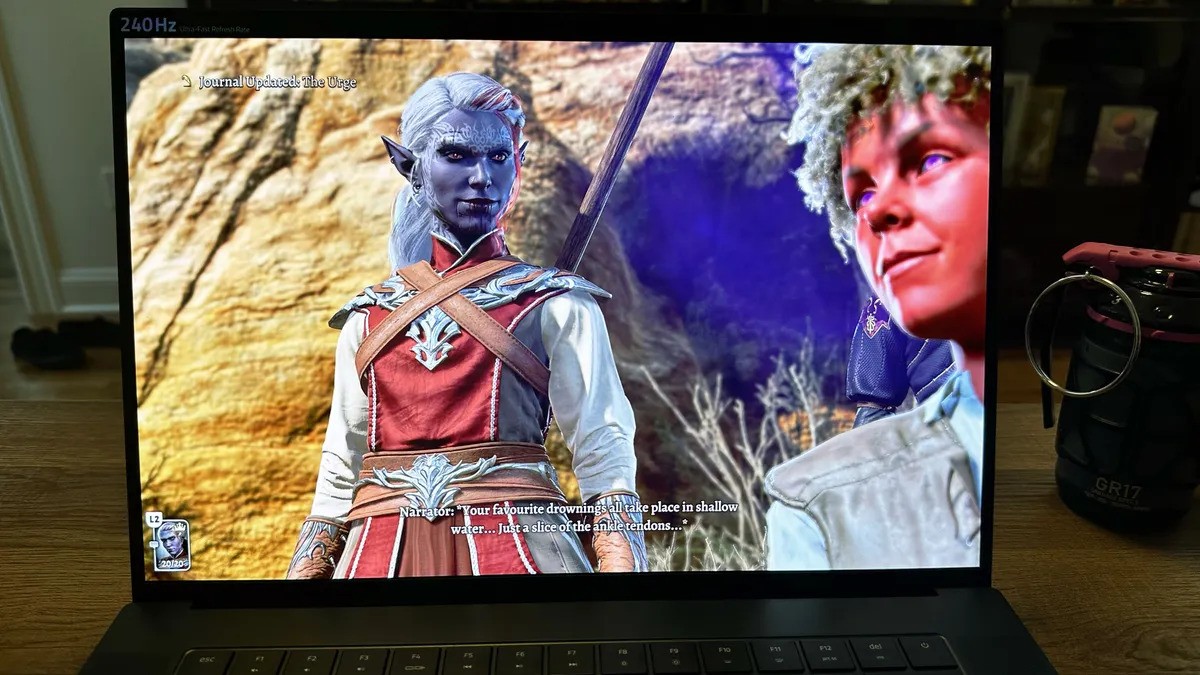 Razer Blade 16 (Đầu 2024) vs Alienware m16 R2 - Nên mua laptop chơi game cao cấp nào? 7 Razer Blade 16 Dau 2024 vs Alienware m16 R2 Nen mua laptop choi game cao cap nao 06