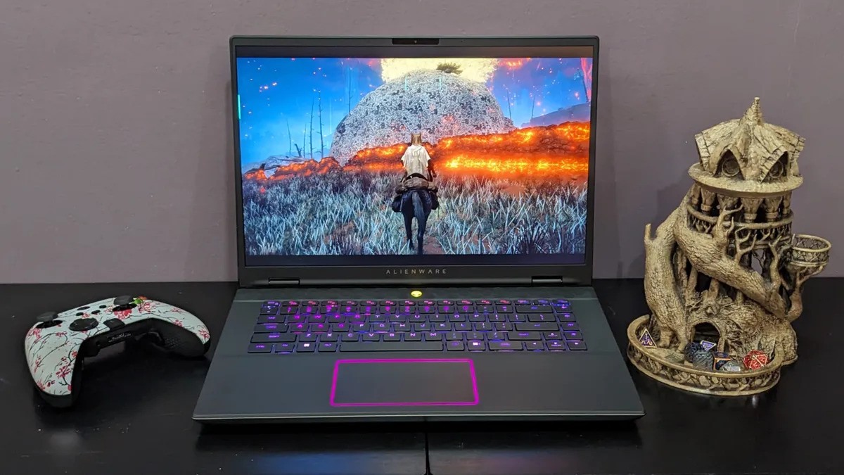Razer Blade 16 (Đầu 2024) vs Alienware m16 R2 - Nên mua laptop chơi game cao cấp nào? 8 Razer Blade 16 Dau 2024 vs Alienware m16 R2 Nen mua laptop choi game cao cap nao 07