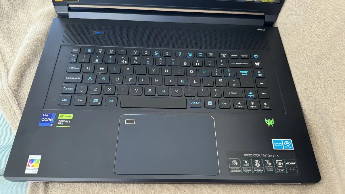 Acer Predator Triton 17 X 04