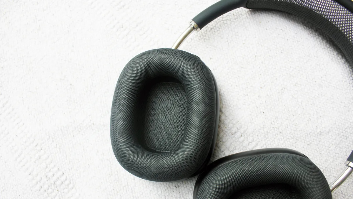 Apple AirPods Max 11