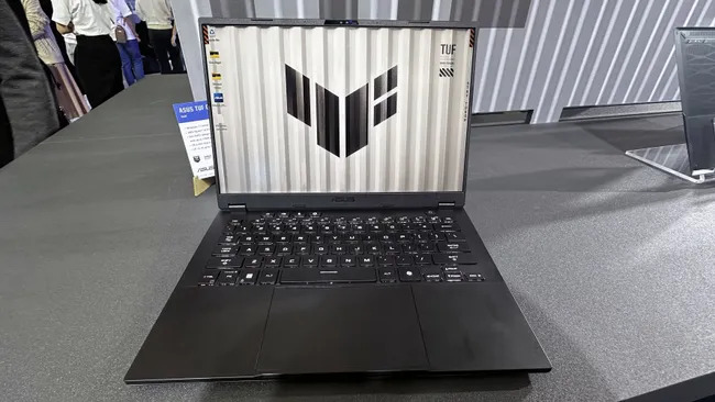 Asus TUF Gaming A14 nhẹ đến mức không có cảm giác như một chiếc laptop chơi game 2 Asus TUF Gaming A14 01
