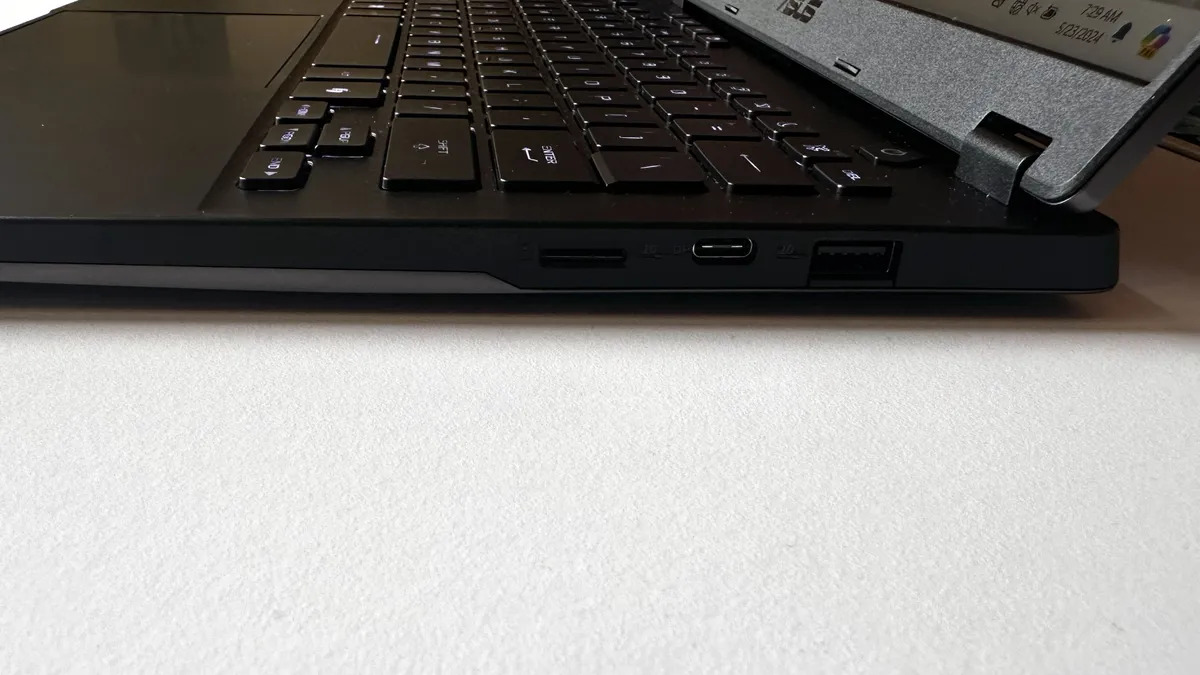 Asus TUF Gaming A14 nhẹ đến mức không có cảm giác như một chiếc laptop chơi game 5 Asus TUF Gaming A14 04