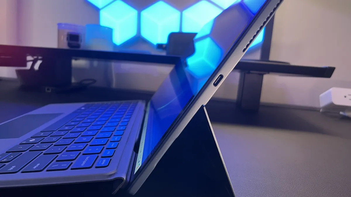 Dell Latitude 7350 Detachable 03