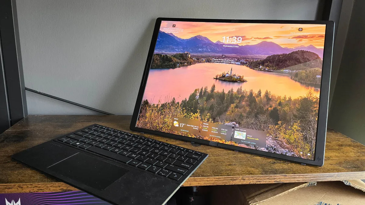 HP Spectre Foldable 17 02