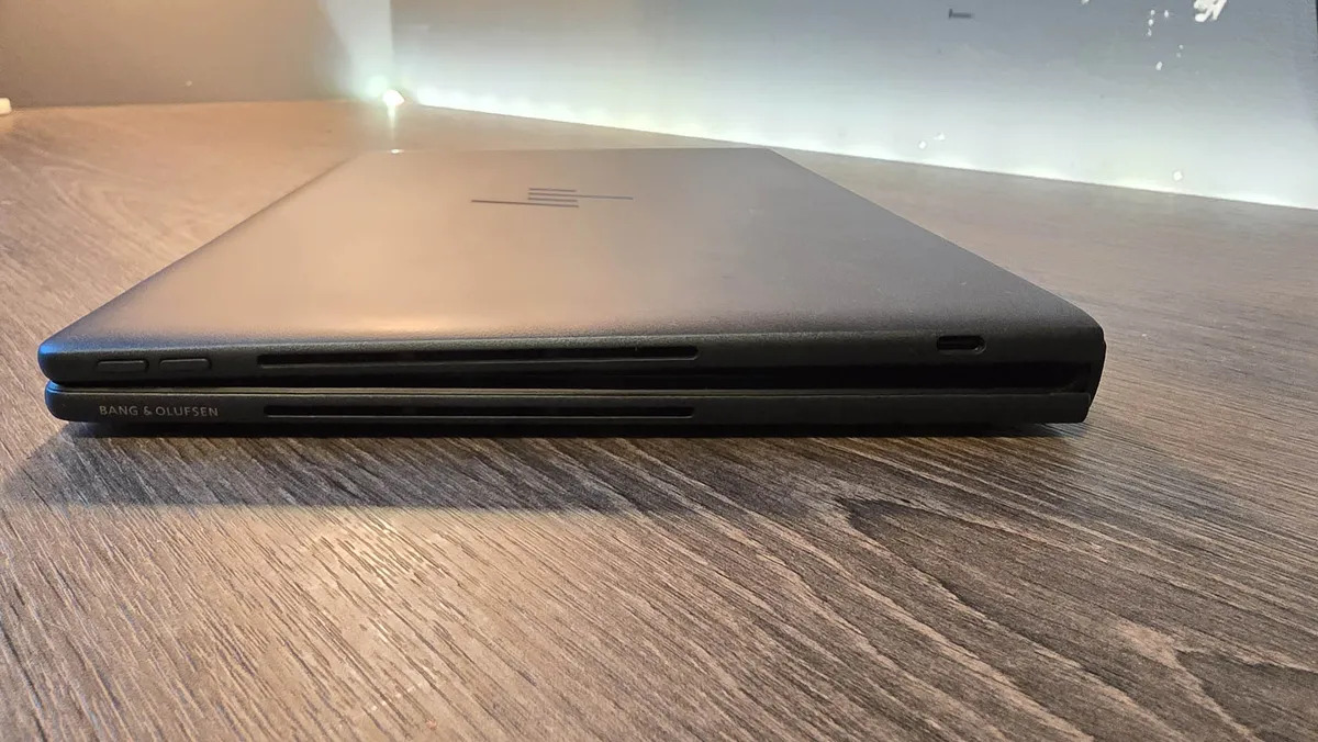 HP Spectre Foldable 17 05