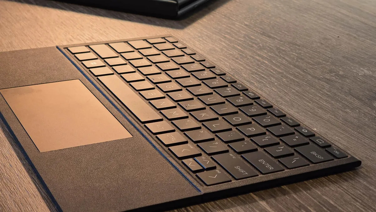 HP Spectre Foldable 17 06