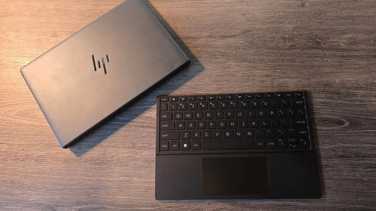 HP Spectre Foldable 17 07