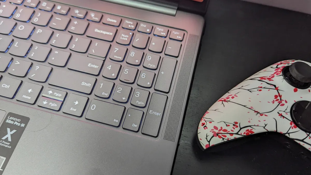 Lenovo Yoga Pro 9i so voi Lenovo Slim Pro 9i 02