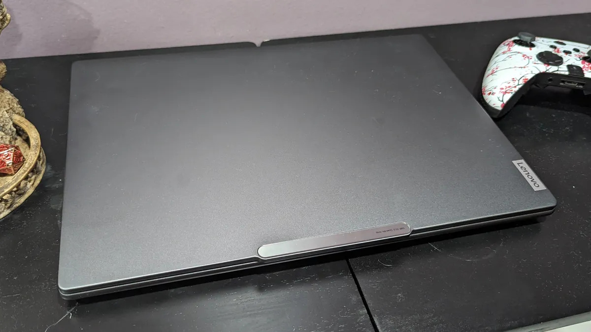 Top 10 mẫu laptop tốt nhất cho dân viết kịch bản phim ảnh năm 2024 23 Lenovo Yoga Pro 9i so voi Lenovo Slim Pro 9i 03