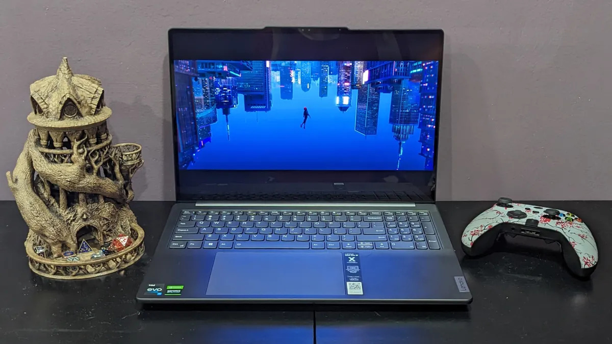 Lenovo Yoga Pro 9i so voi Lenovo Slim Pro 9i 04