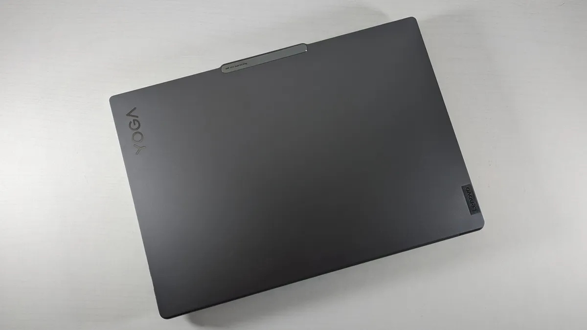 Lenovo Yoga Pro 9i so voi Lenovo Slim Pro 9i 05