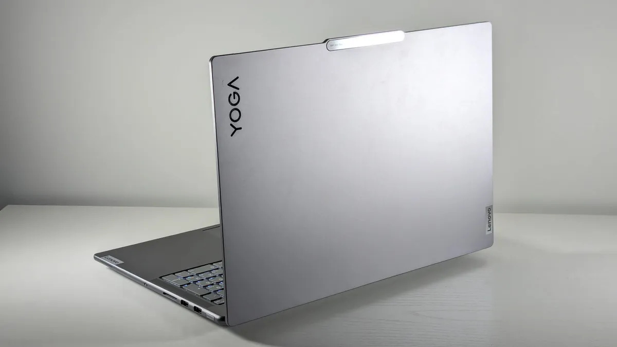 Lenovo Yoga Pro 9i so voi Lenovo Slim Pro 9i 06