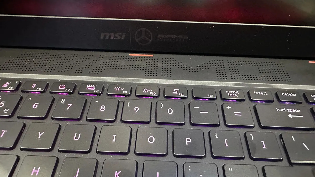 MSI Stealth 18 Mercedes AMG Motorsport 02