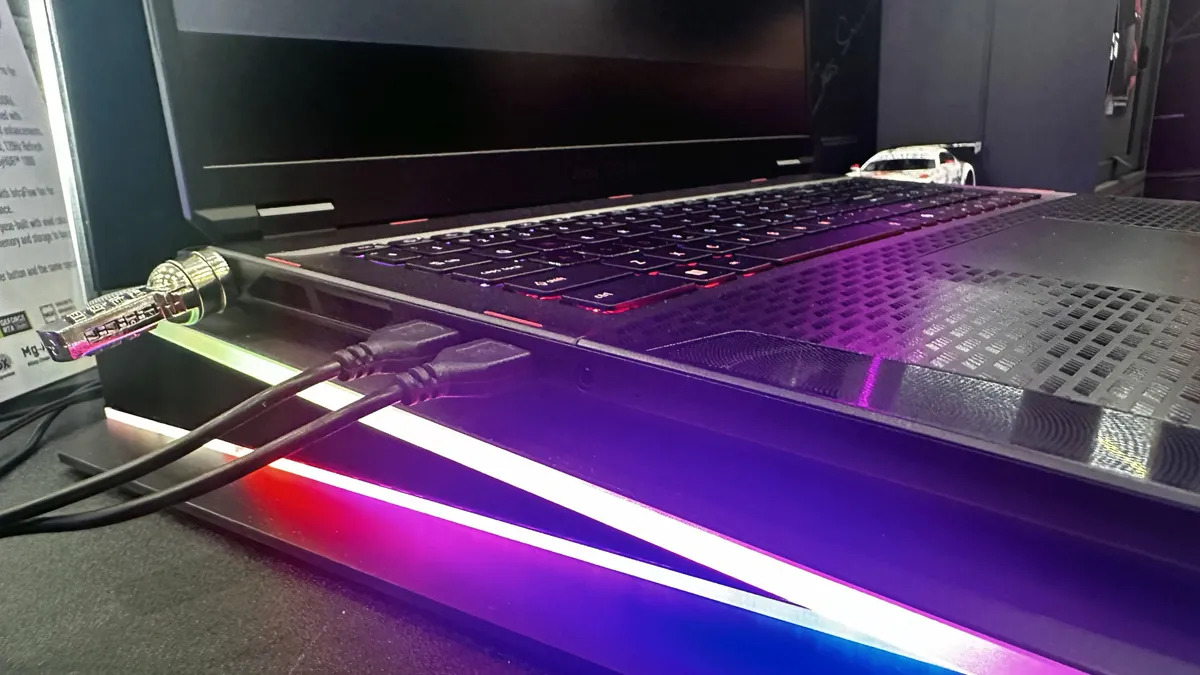 MSI Stealth 18 Mercedes AMG Motorsport 04