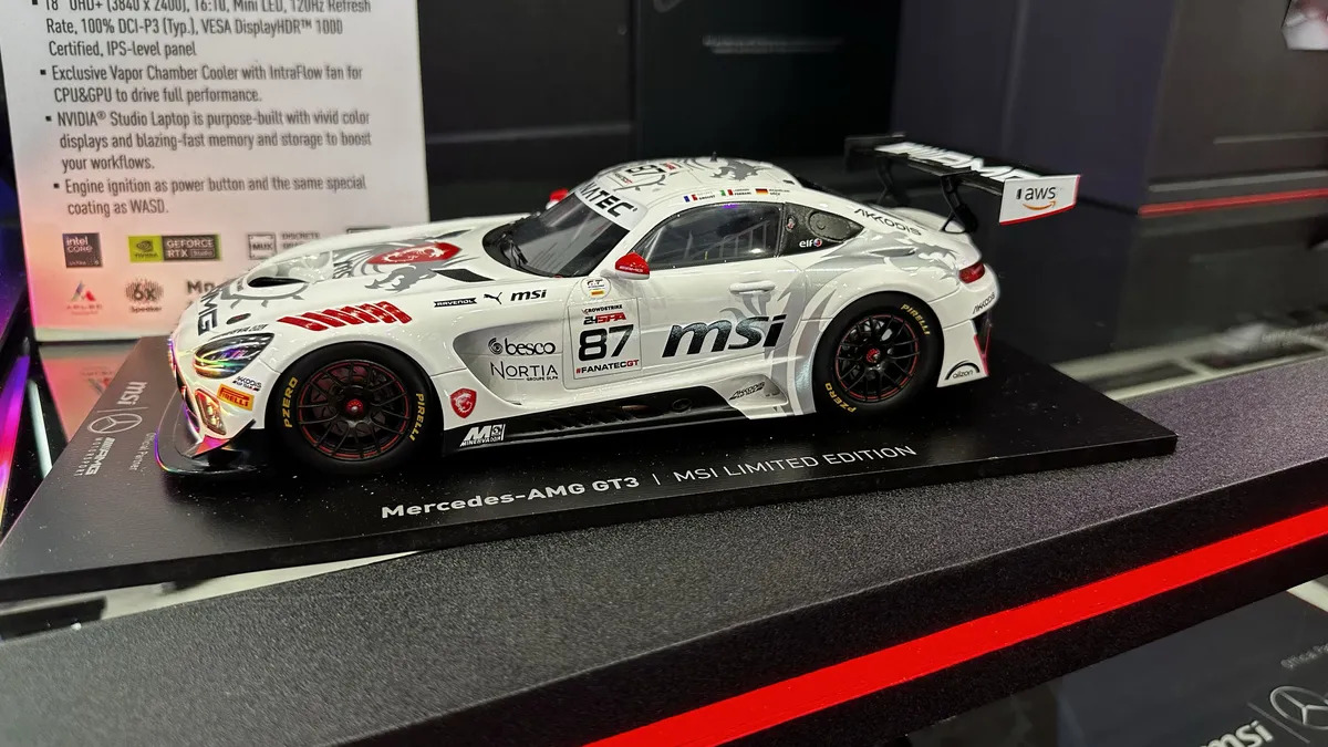 MSI Stealth 18 Mercedes AMG Motorsport 07
