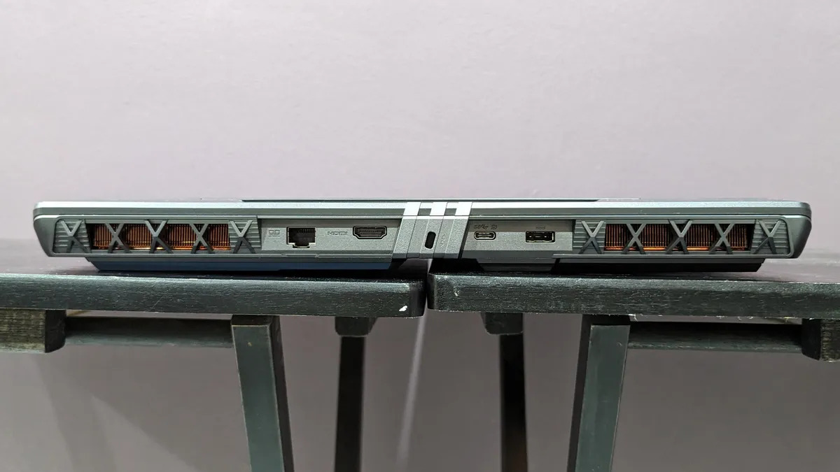 MSI Vector 16 HX A14VHG 03