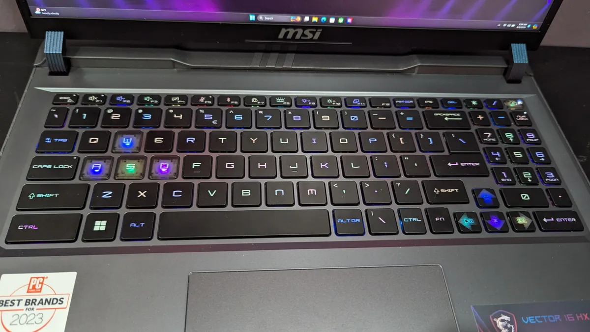 MSI Vector 16 HX A14VHG 06