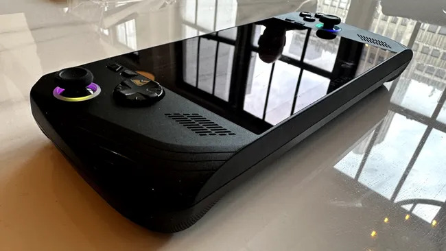 Moi thiet bi cam tay choi game Windows duoc cong bo tai Computerx 2024 01