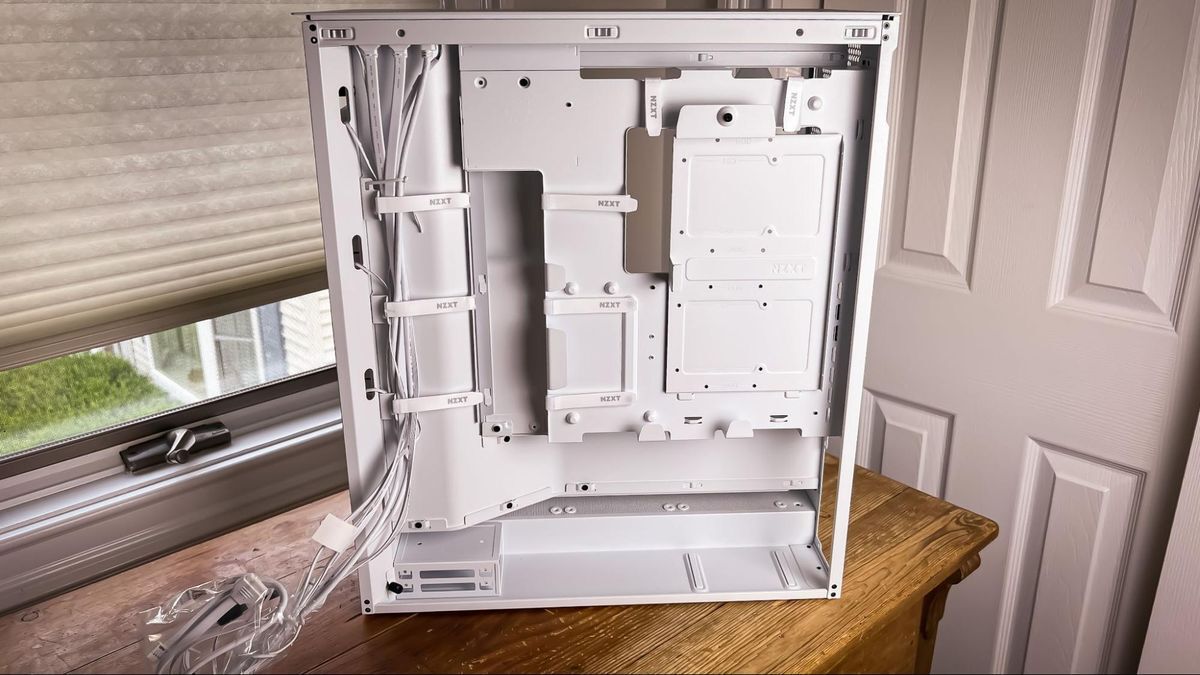 NZXT H7 Flow 2024 03