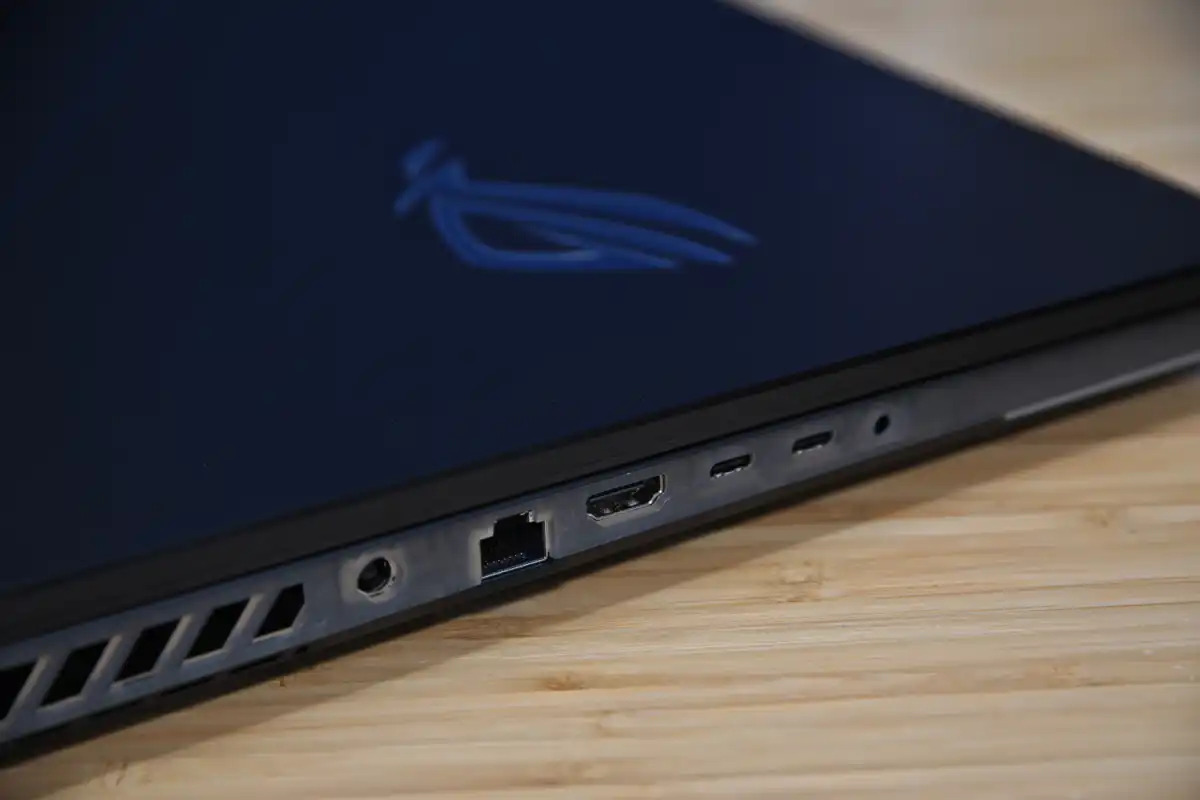 Những cổng nào cần thiết trên laptop mới? 11 Nhung cong nao can thiet tren laptop moi 05