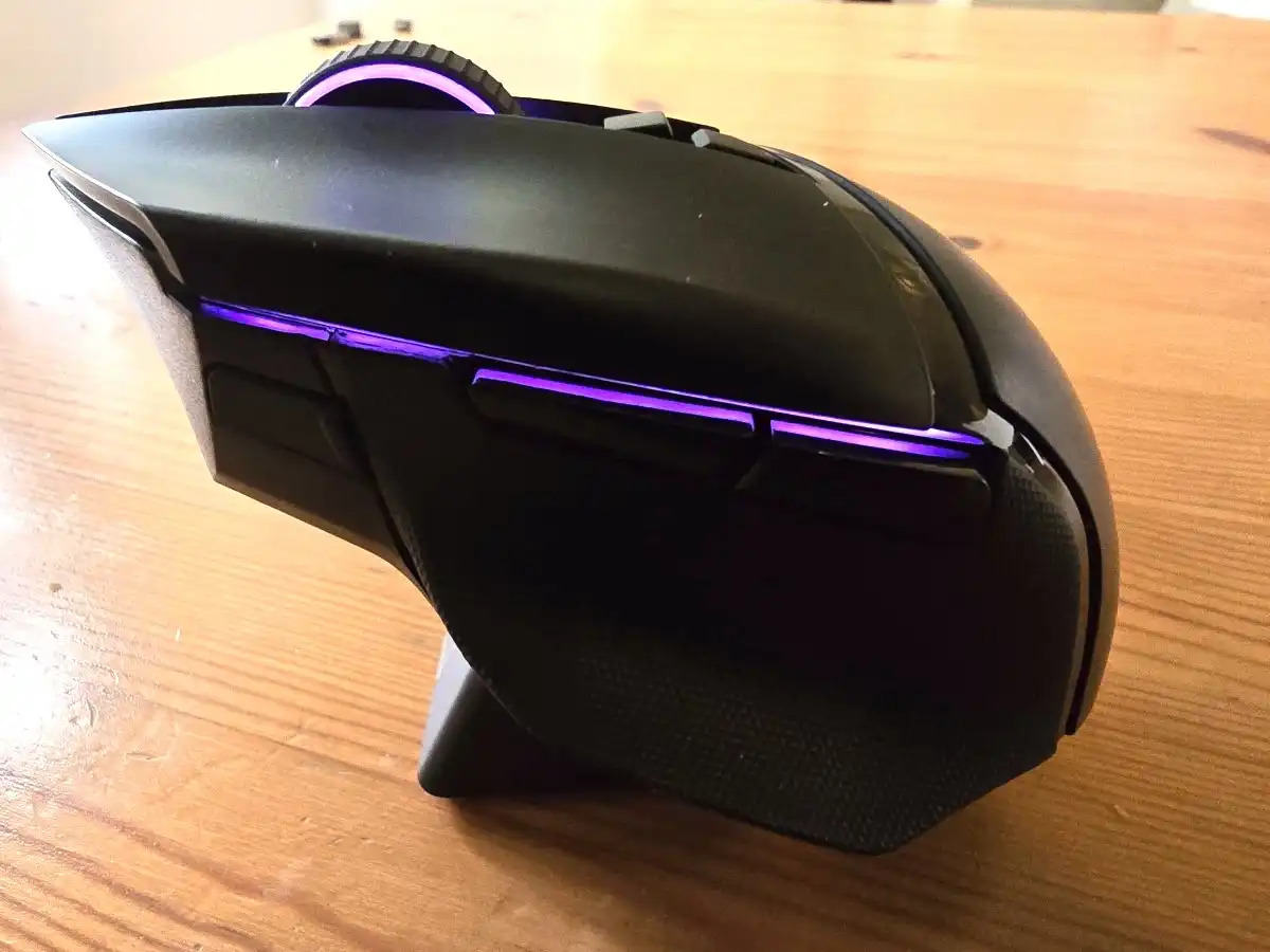 Razer Basilisk Ultimate 02