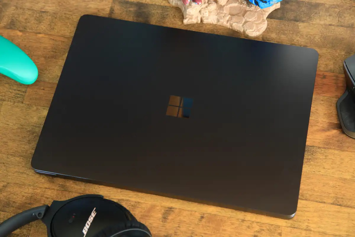 Surface Laptop 7 02