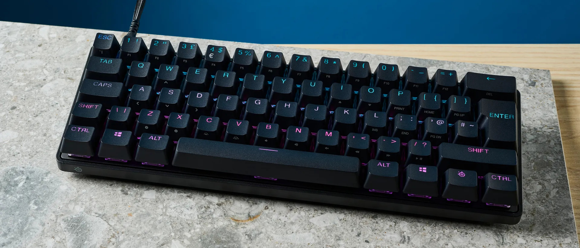Đánh giá bàn phím SteelSeries Apex Pro Mini: Nhỏ, mạnh mẽ, sẵn sàng cạnh tranh 13 Ban Phim SteelSeries Apex Pro Mini 01