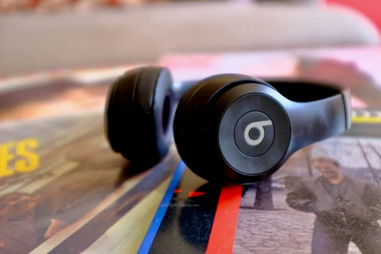 Đánh giá tai nghe Beats Solo 4: Nhiều tính năng dành cho người dùng iPhone và Android 7 Beats Solo 4 01