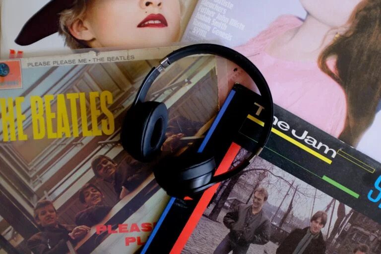 Đánh giá tai nghe Beats Solo 4: Nhiều tính năng dành cho người dùng iPhone và Android 11 Beats Solo 4 05