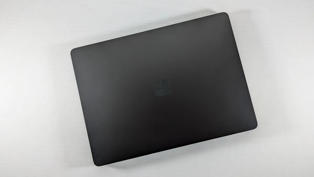 Microsoft Surface Laptop 7th Edition so với MacBook Pro 14 M3: Sự lựa chọn nào tốt hơn? 12 Microsoft Surface Laptop 7th Edition so voi MacBook Pro 14 M3 05