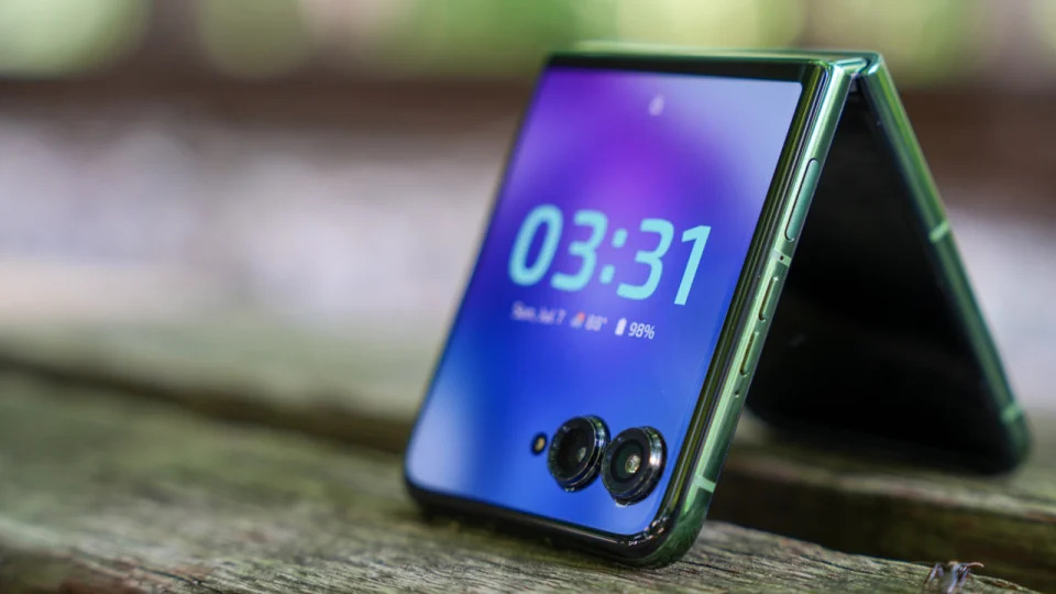 Motorola Razr 2024 02