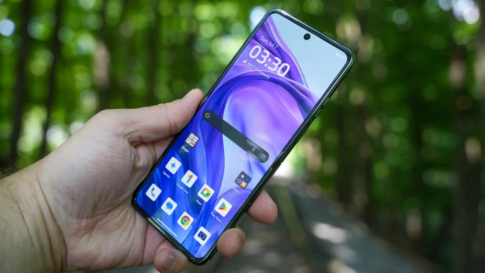 Motorola Razr 2024 05