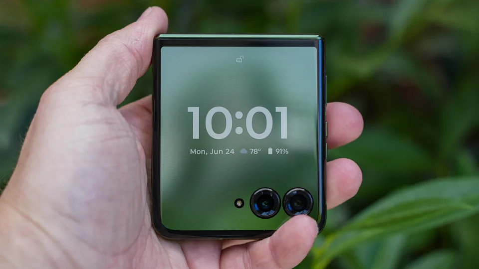 Motorola Razr 2024 06