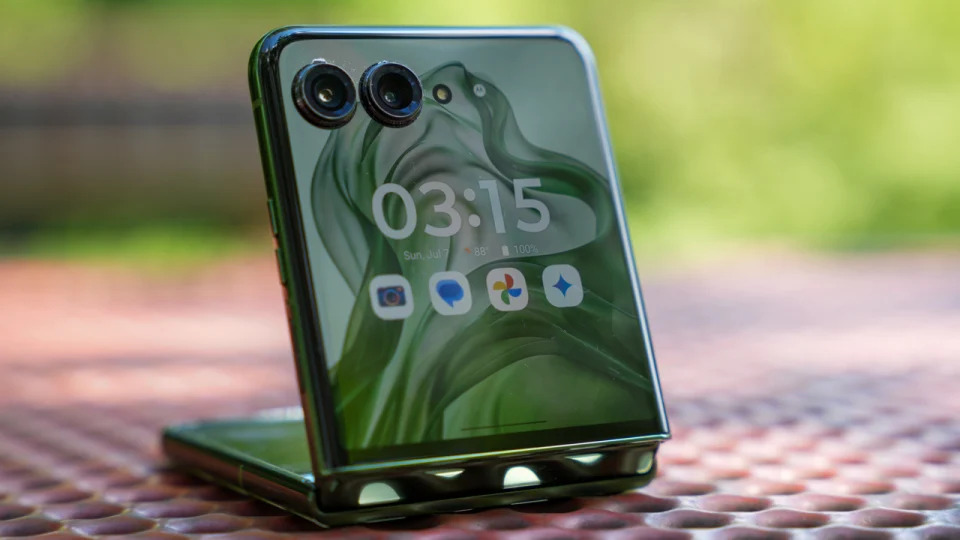 Motorola Razr 2024 10