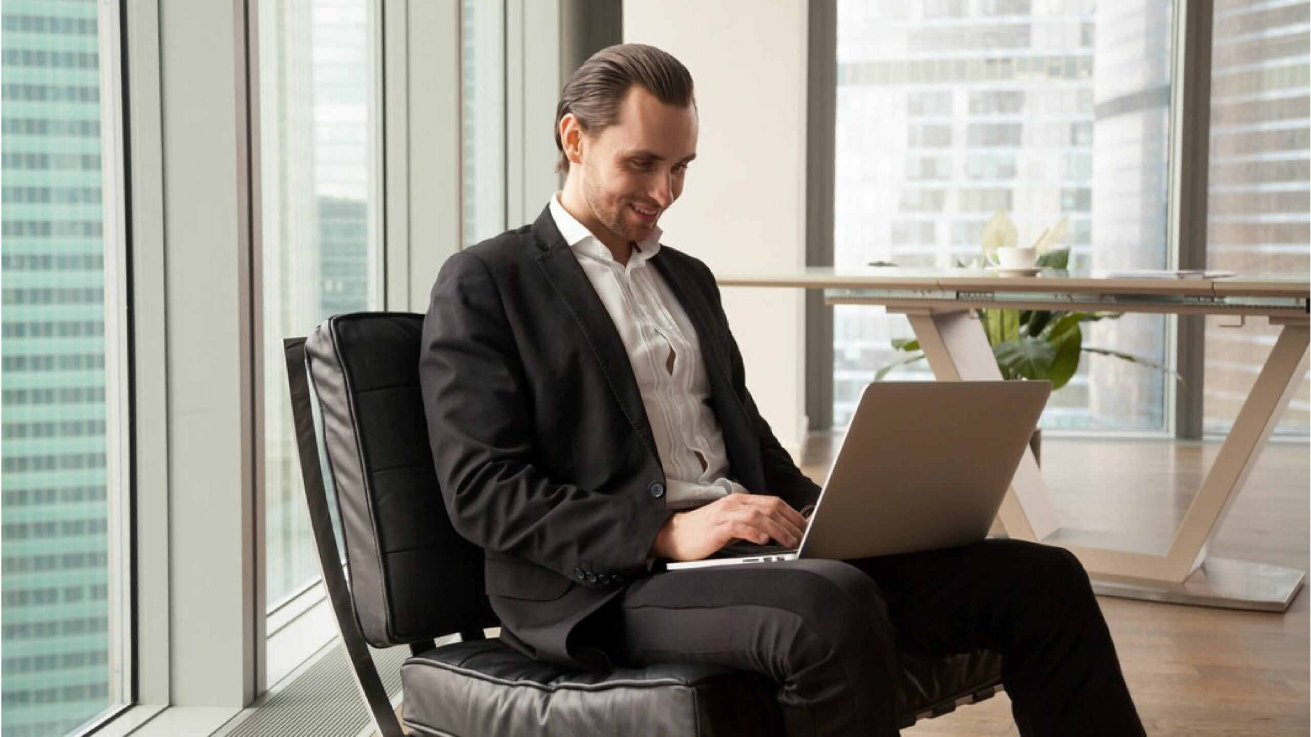 Hướng dẫn chọn mua laptop tốt nhất cho giám đốc điều hành (CEO) 18 01 01 2 scaled