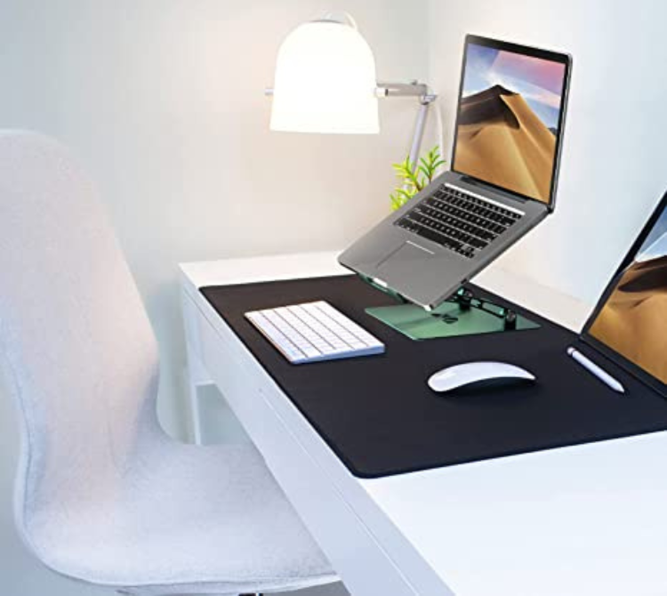 Cách khắc phục lỗi màn hình laptop bị vô nước hiệu quả 19 Dat laptop o noi an toan e1726833843955