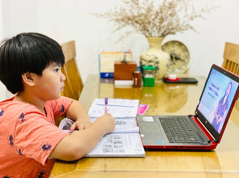 Có nên mua laptop cho học sinh cấp 1 tiểu học không? 13 Ho tro hoc tap truc tuyen va tu hoc