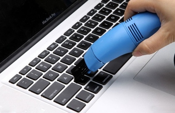 Huong dan ve sinh ban phim laptop dung cach an toan 01