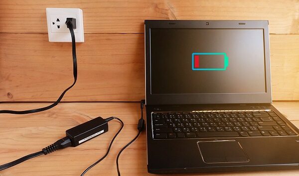 Khi sạc pin Laptop Windows có cần tắt máy không? 20 Khi pin yeu va can sac nhanh e1726803357640