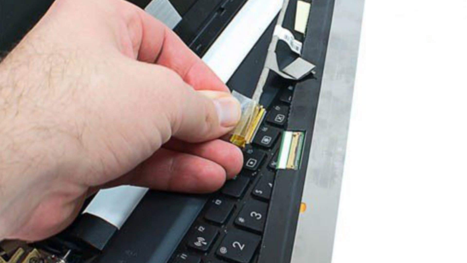 Hướng dẫn khắc phục lỗi màn hình laptop bị chớp giật, nhấp nháy 21 Kiem tra cap ket noi man hinh 1