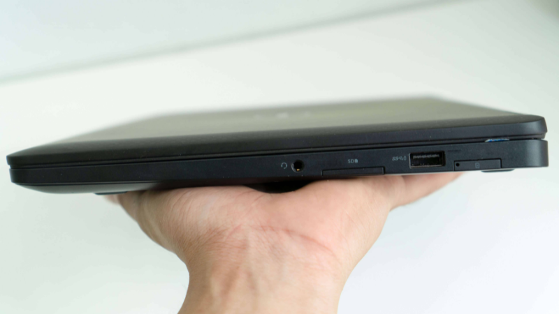 Kinh nghiệm chọn mua laptop cũ giá rẻ cho sinh viên học hết đại học 24 Kiem tra hinh thuc va chat luong laptop cu