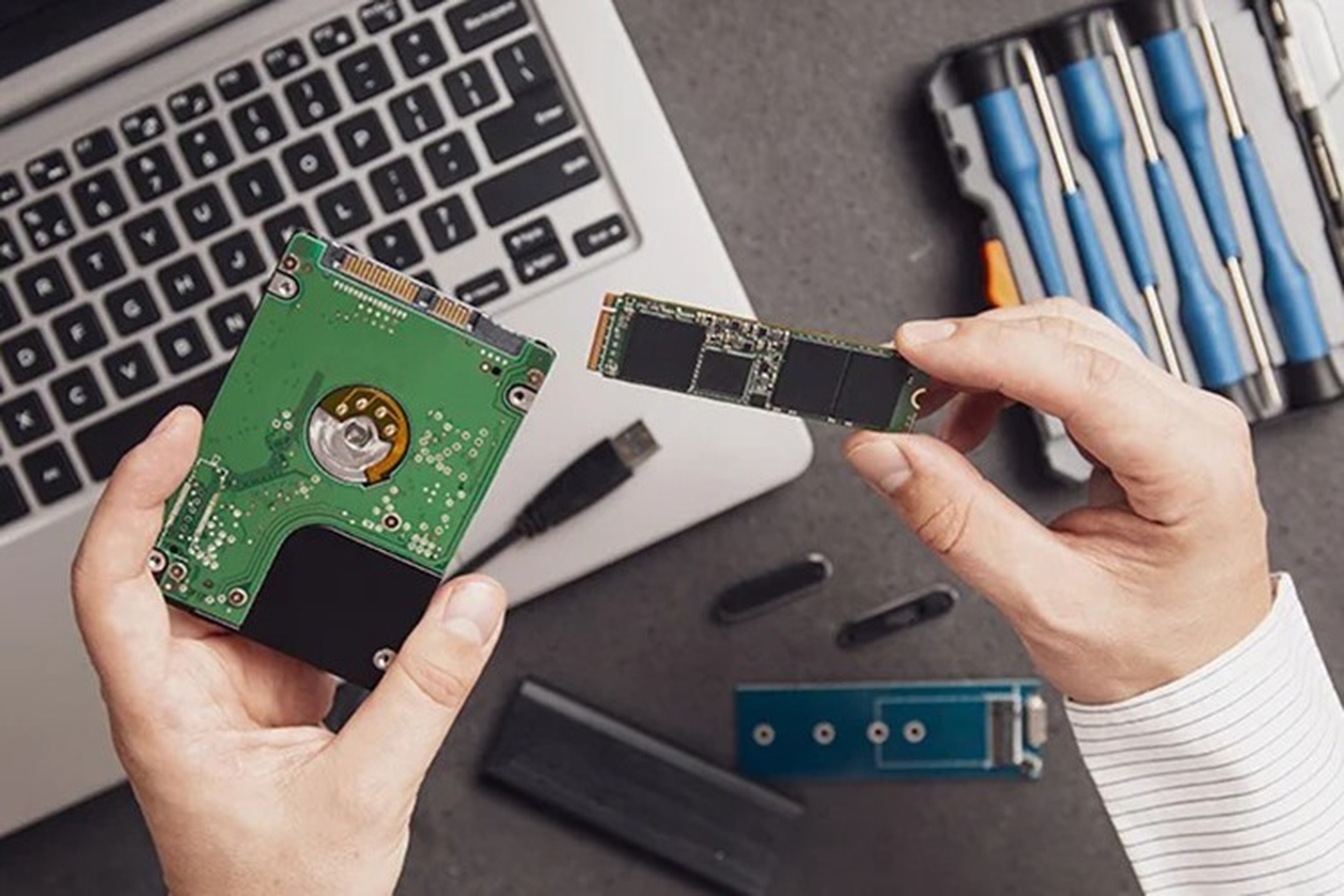 Cách sửa lỗi laptop lên nguồn nhưng không lên màn hình hiệu quả 19 Kiem tra o cung 1