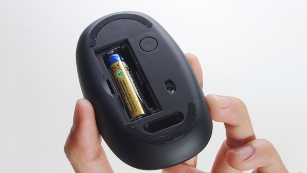 Cách sửa lỗi Laptop Windows không nhận chuột hiệu quả 13 Kiem tra pin neu la chuot khong day