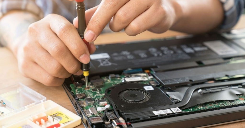 Cách xử lý kiến chui vào laptop hiệu quả an toàn 26 Mang laptop den trung tam sua chua neu kien xam nhap sau