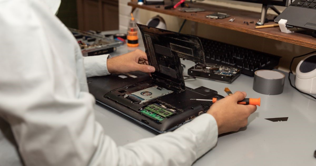 Mang laptop den trung tam sua chua uy tin